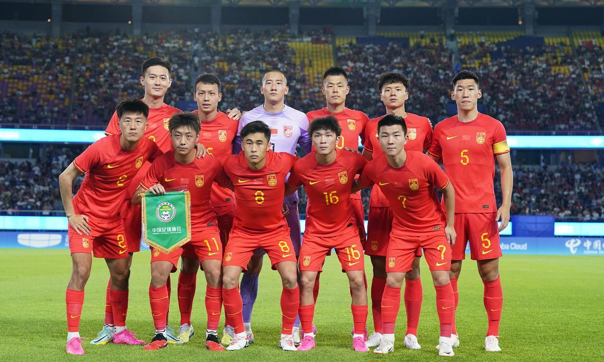 包含国内足球联赛阵容调整灵活，球队整体表现亮眼的词条